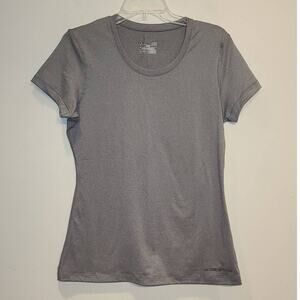 Under Armour gray heat gear workout shirt - large